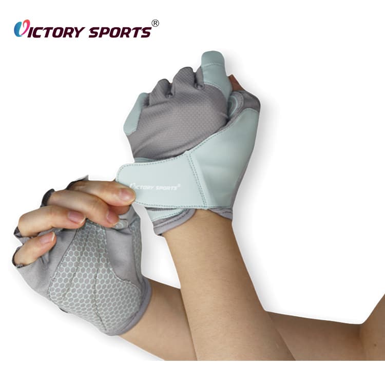 Light Color Workout Gloves for Women - Image 5